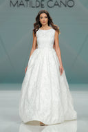Wedding dress by Matilde Cano - 4706
